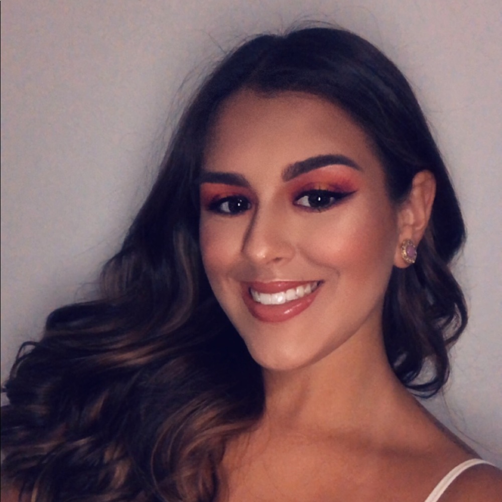 Meet your Posher, Yanelis